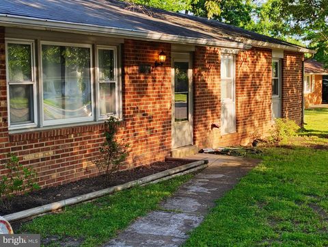 Homes For Rent - 936 Longfellow Court<br/> HERNDON, VA 20170