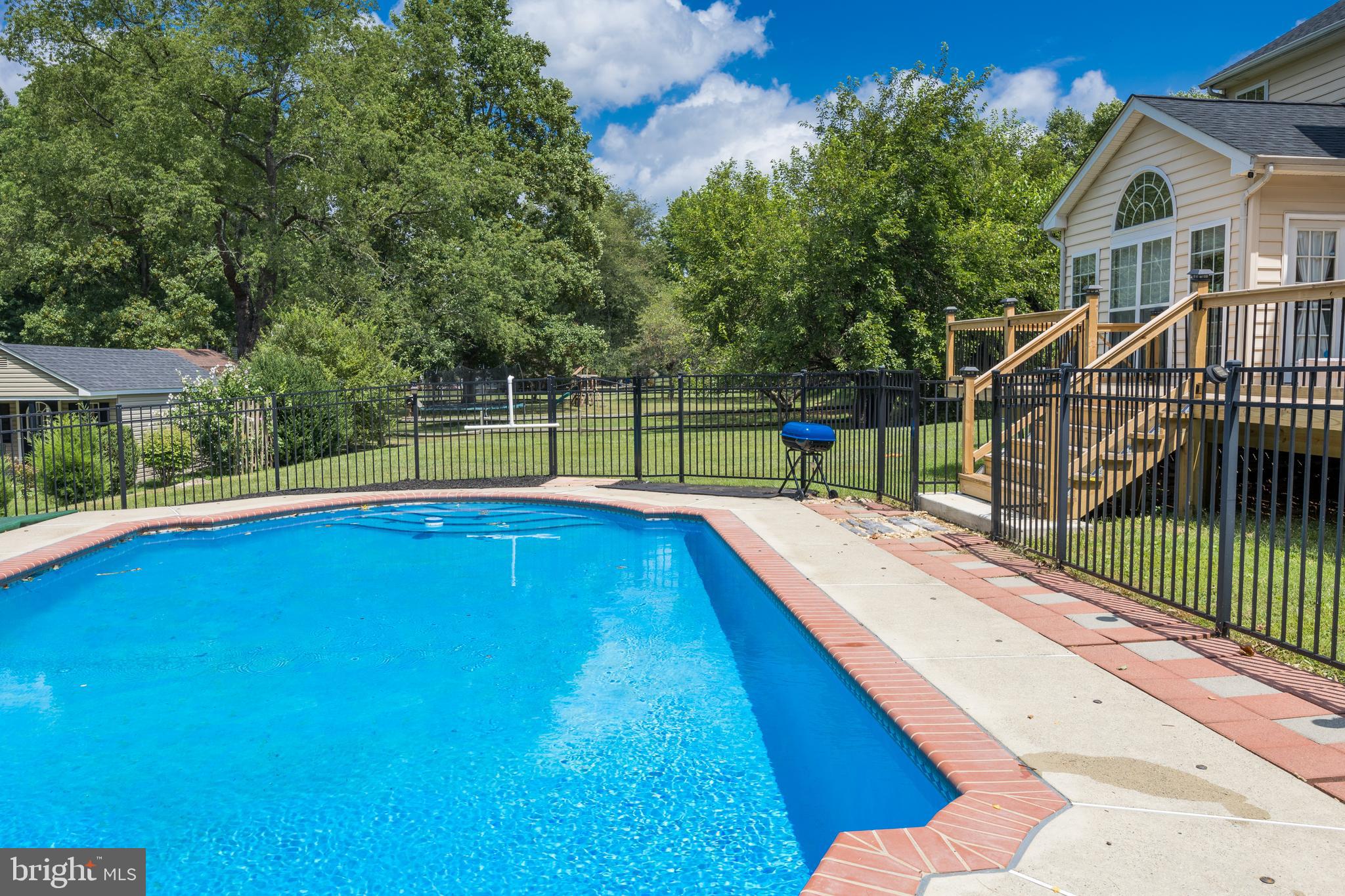 WAITING ROCK - Residential