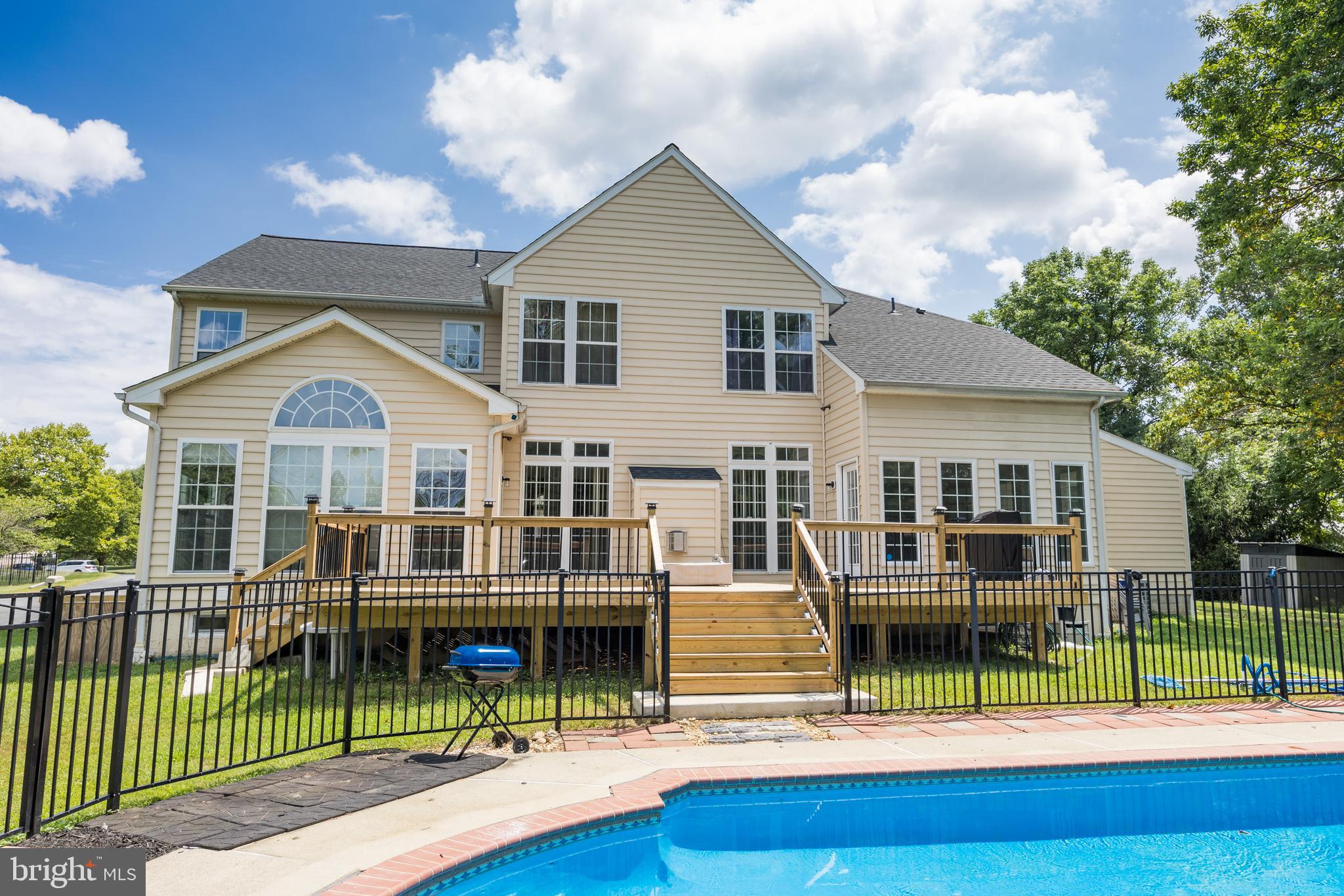 WAITING ROCK - Residential