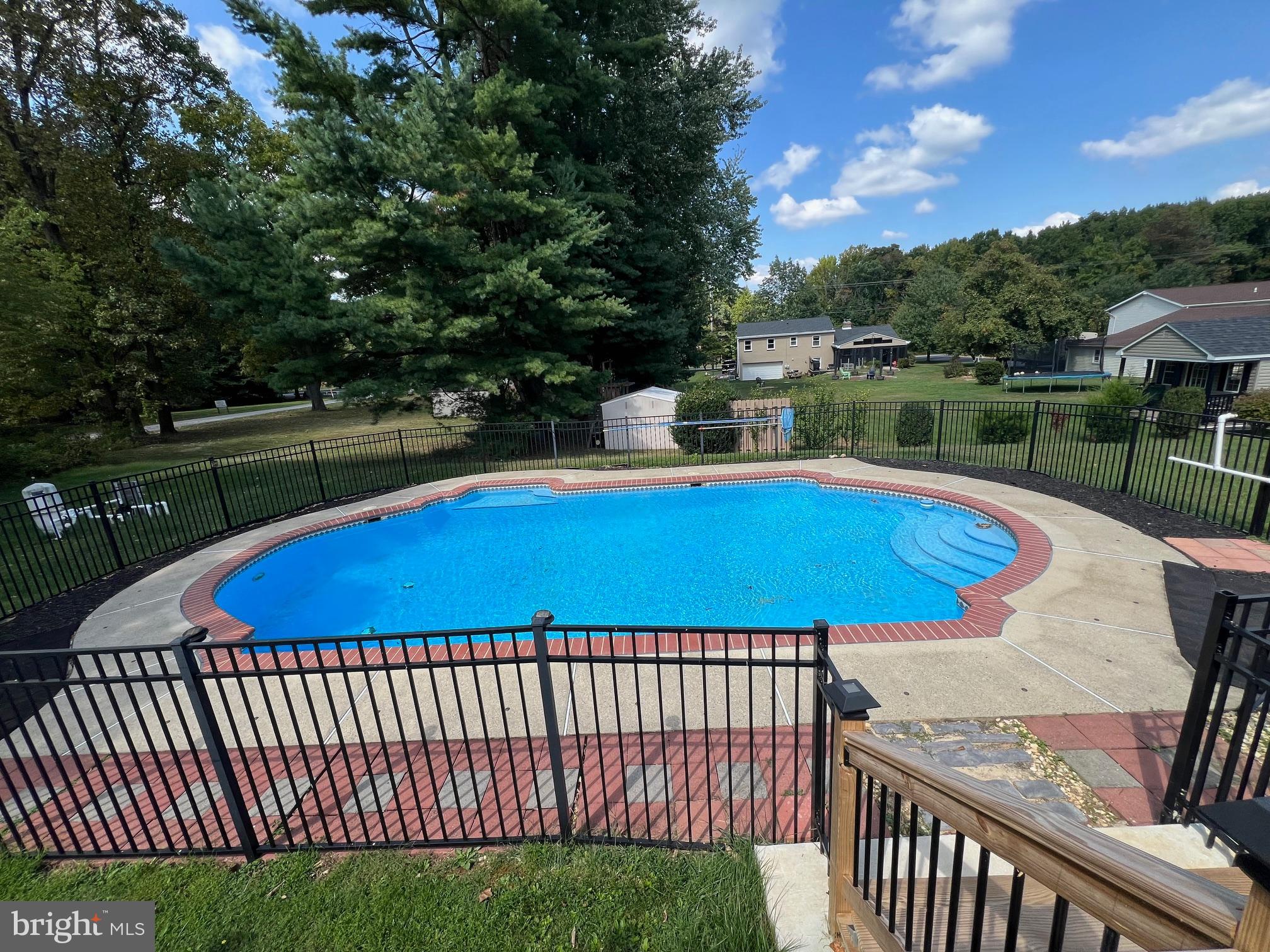 WAITING ROCK - Residential