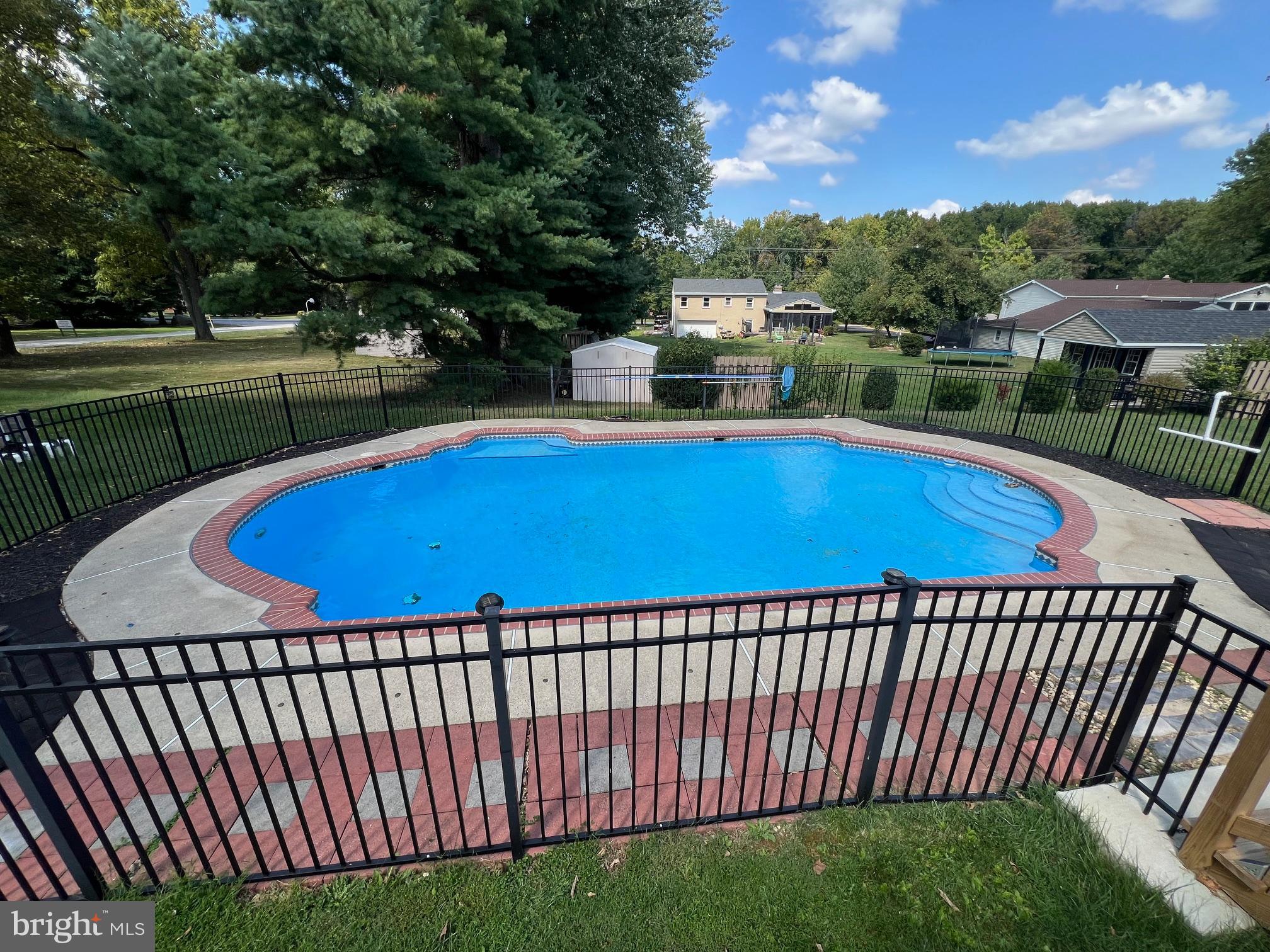 WAITING ROCK - Residential