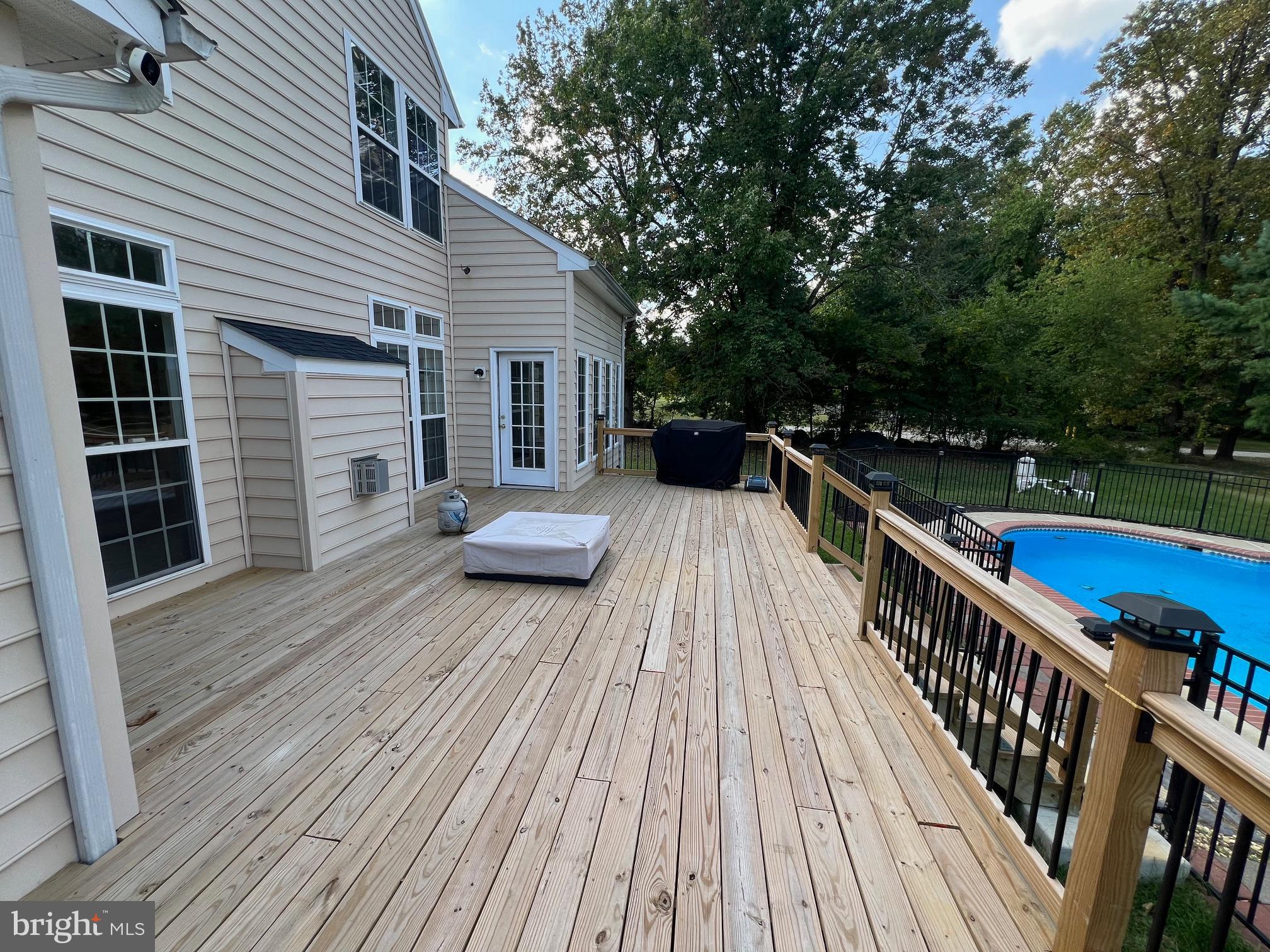 WAITING ROCK - Residential