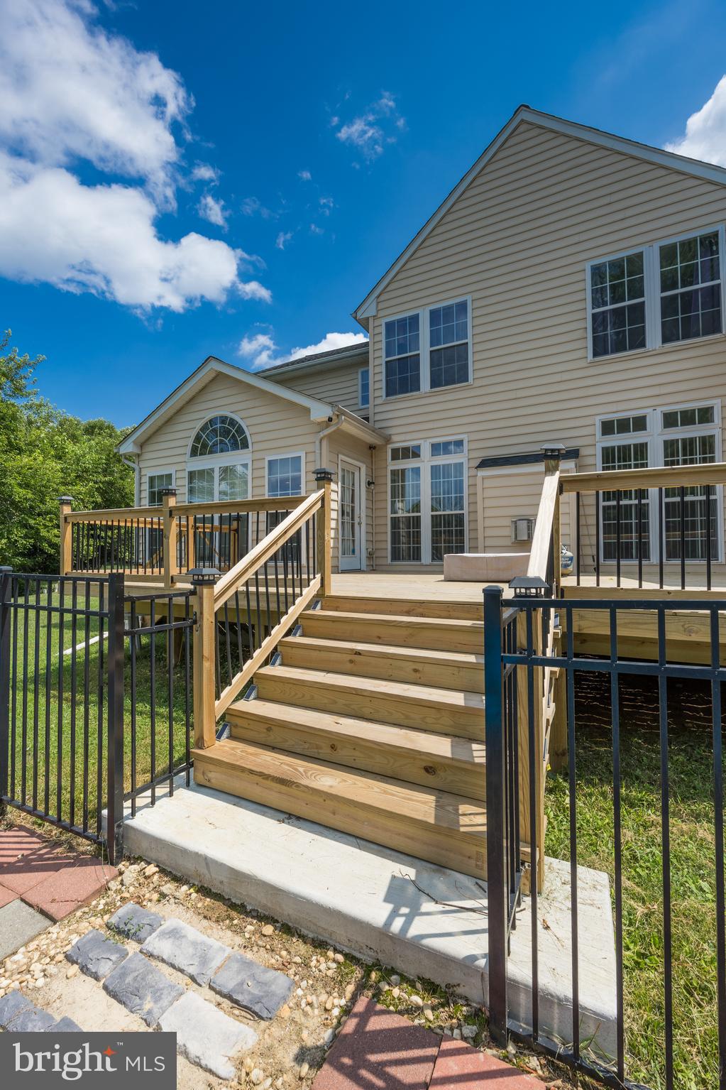 WAITING ROCK - Residential