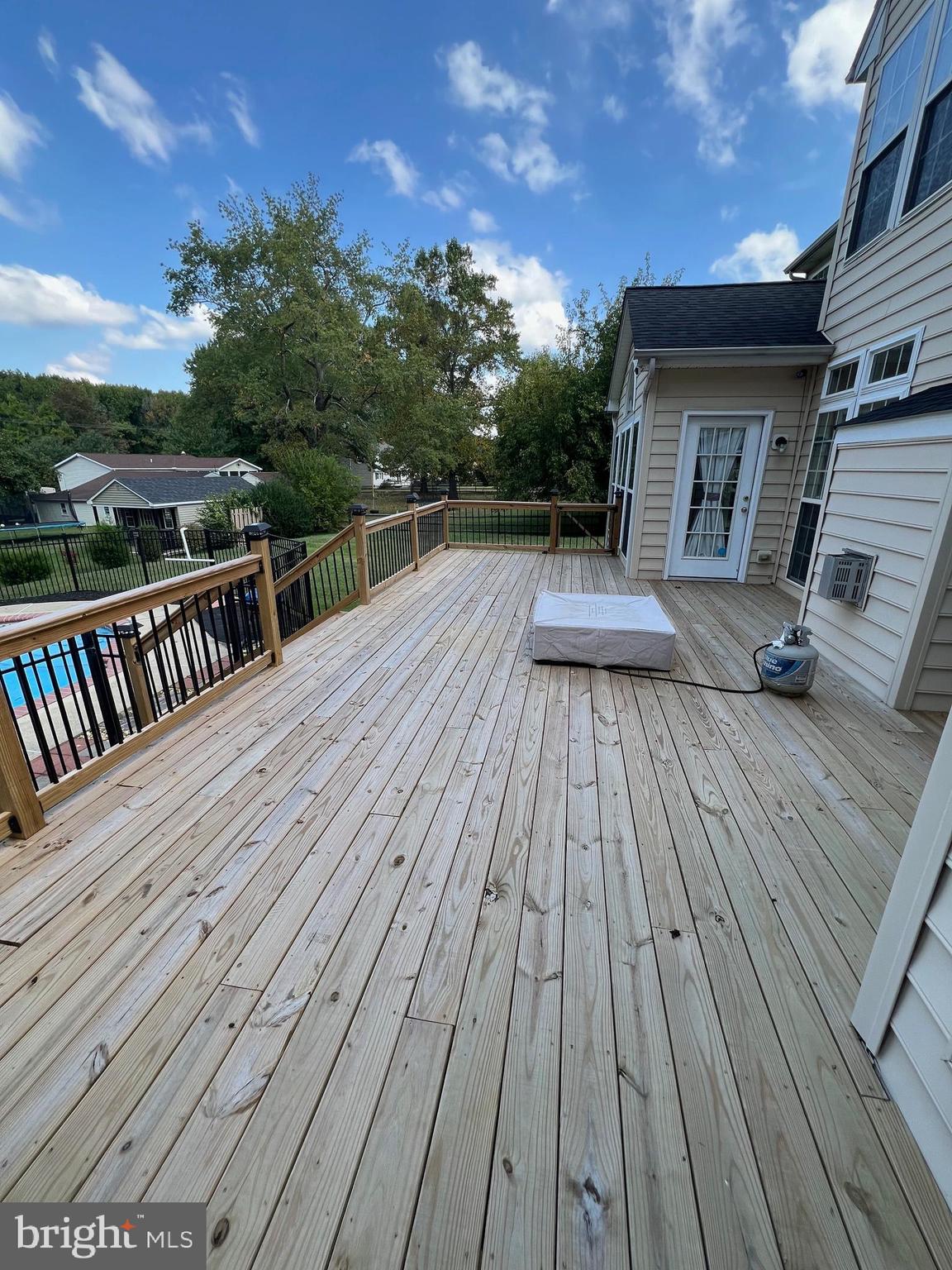 WAITING ROCK - Residential