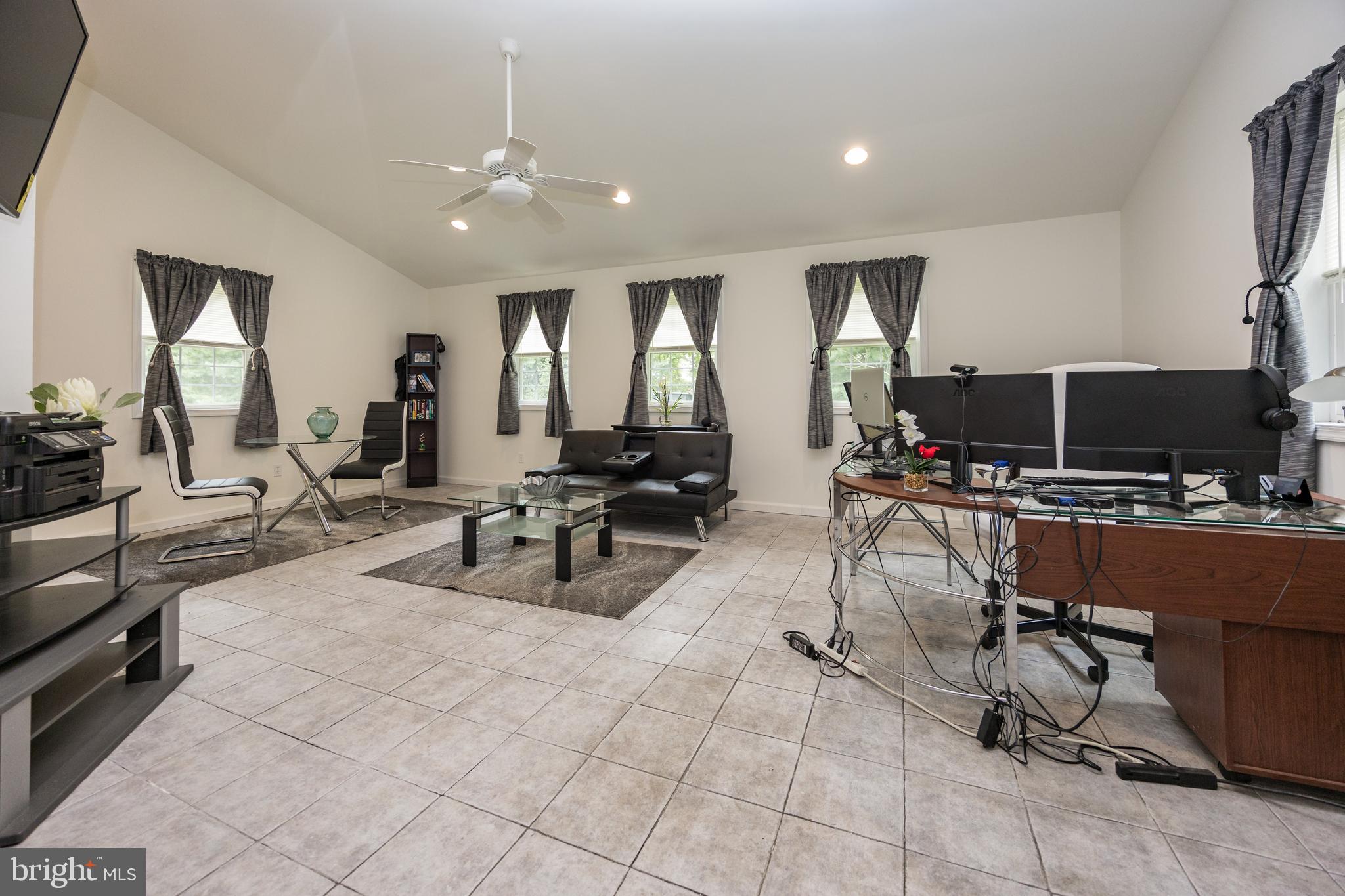 WAITING ROCK - Residential