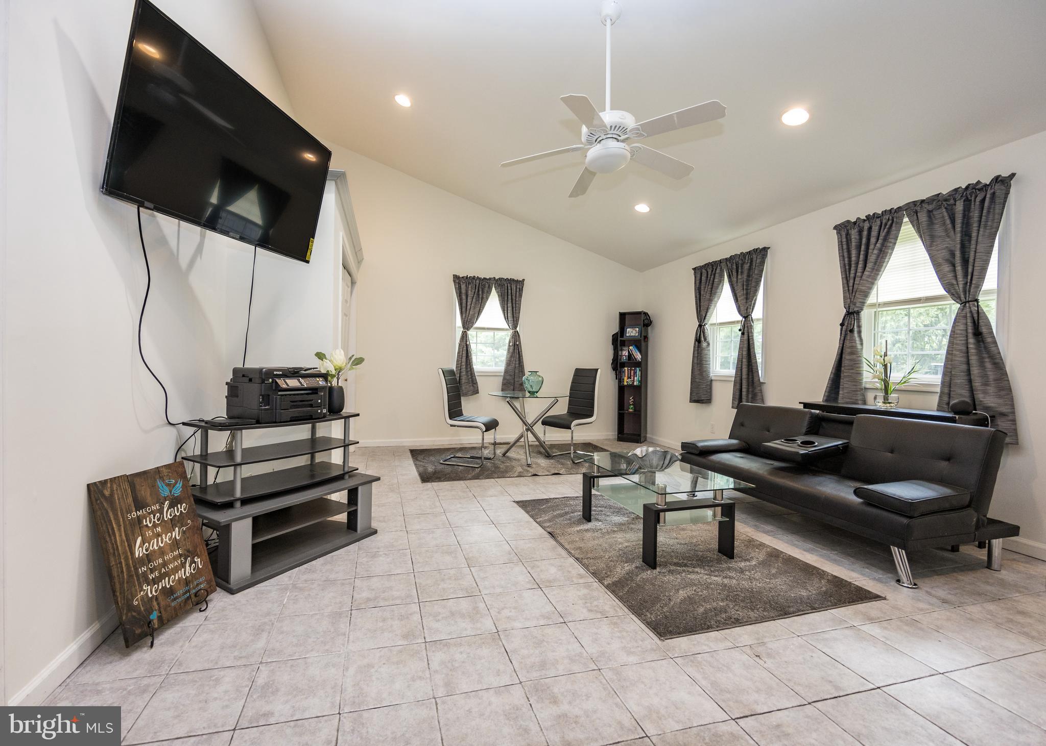 WAITING ROCK - Residential