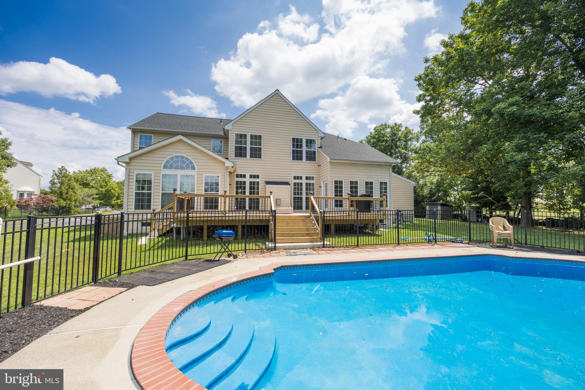 WAITING ROCK - Residential