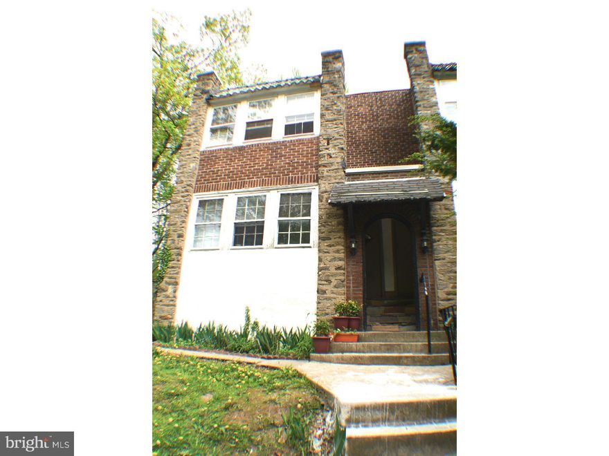 Be the first to view this spacious one bedroom apartment just minutes from Drexel's College of Medicine and Philadelphia University campuses. One block from train station and bus routes. 15 minutes to Center City. Interior has hardwood floors throughout with plenty of closet space and large kitchen. Private washer & dryer located on premises. There is an option to rent a 2-car garage for $175 for storage and/or parking, but street parking is plentiful.