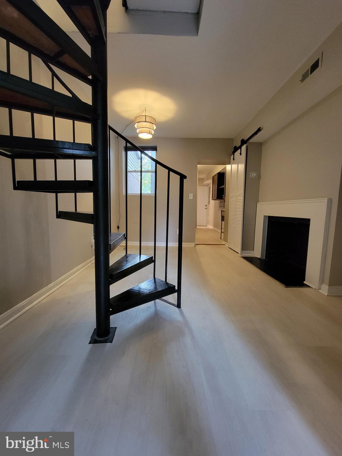 HOLLINS MARKET - Residential Lease