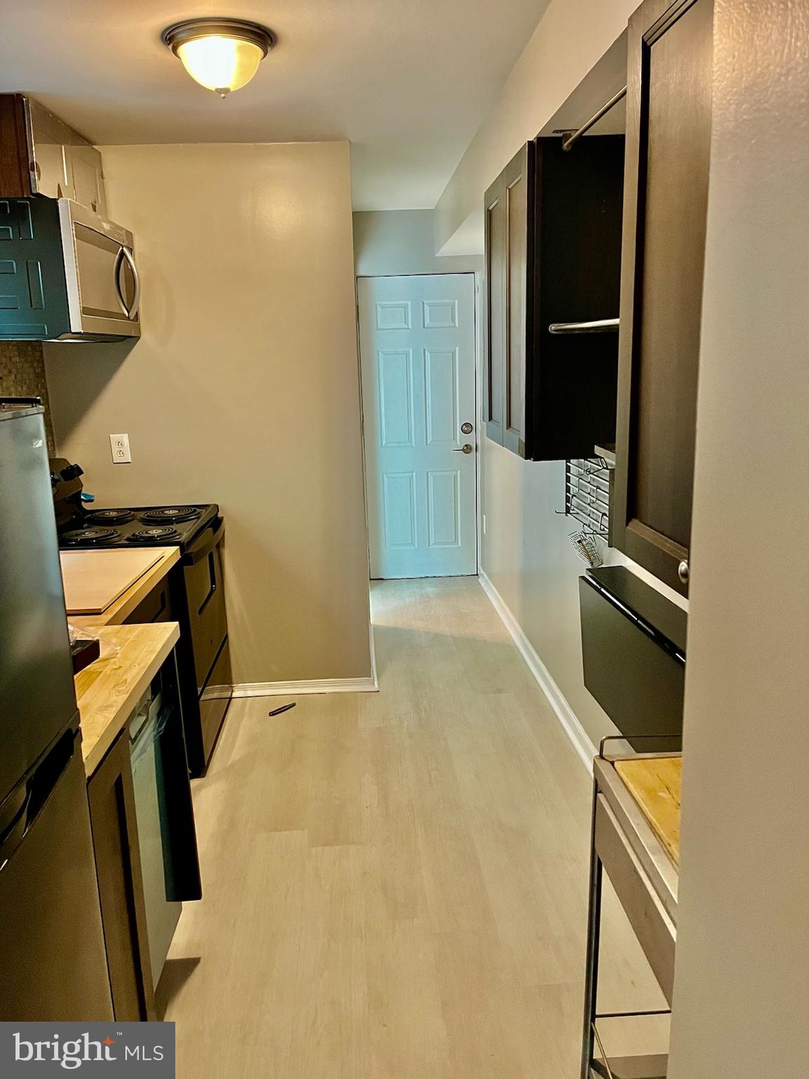 HOLLINS MARKET - Residential Lease