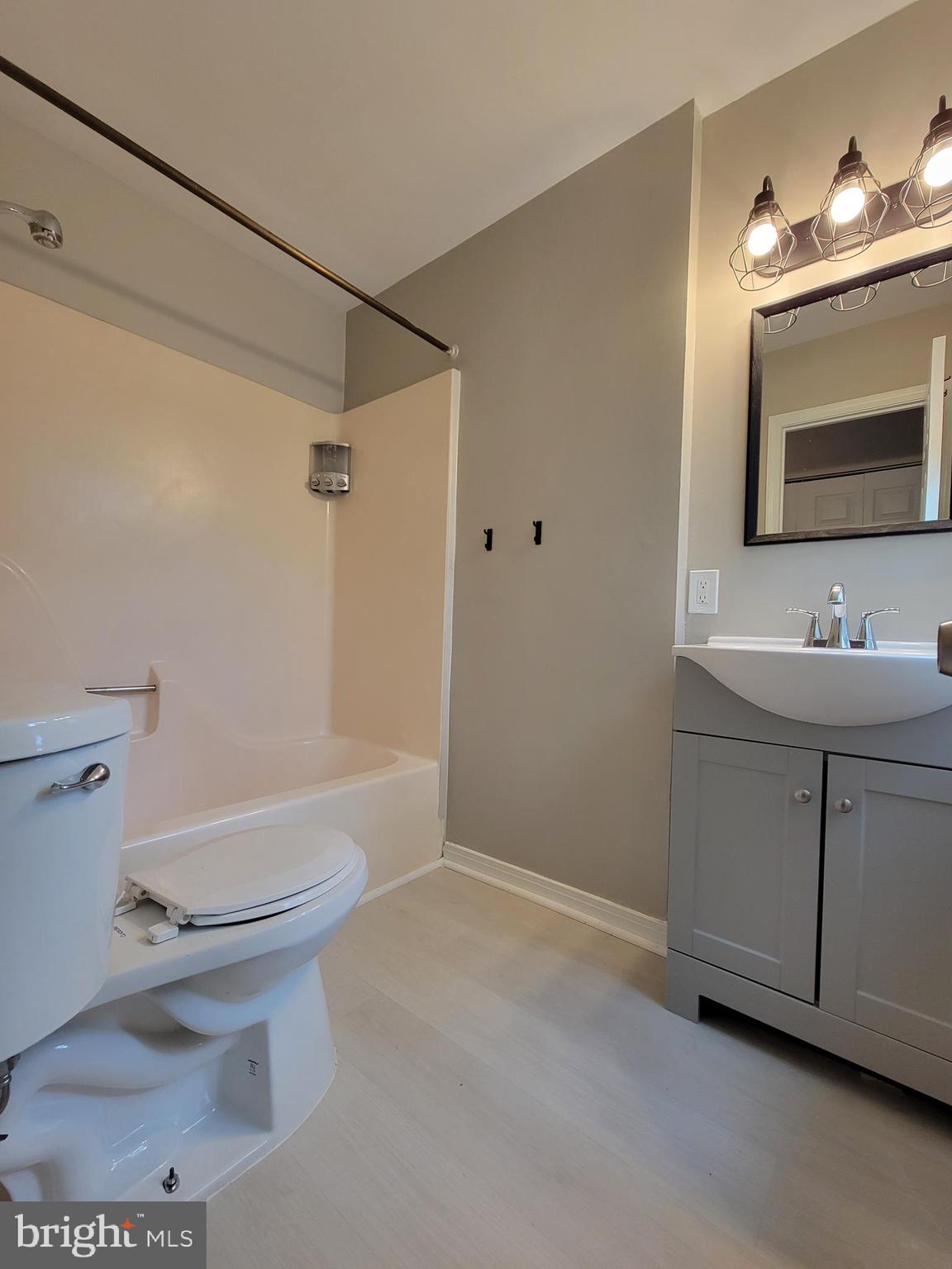 HOLLINS MARKET - Residential Lease