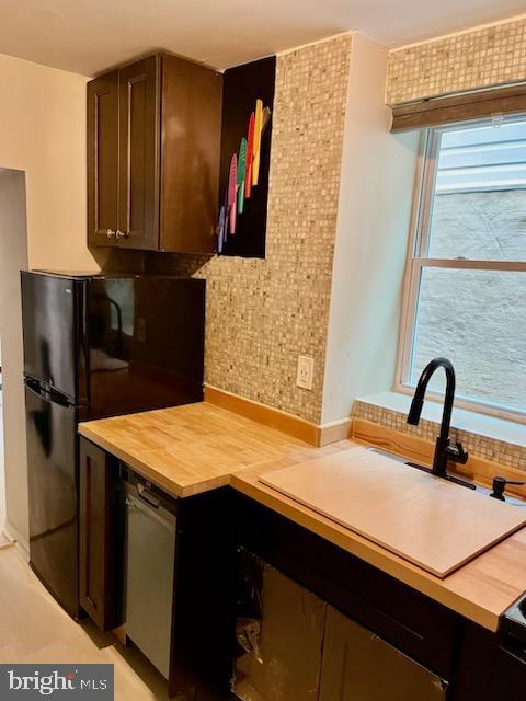 HOLLINS MARKET - Residential Lease