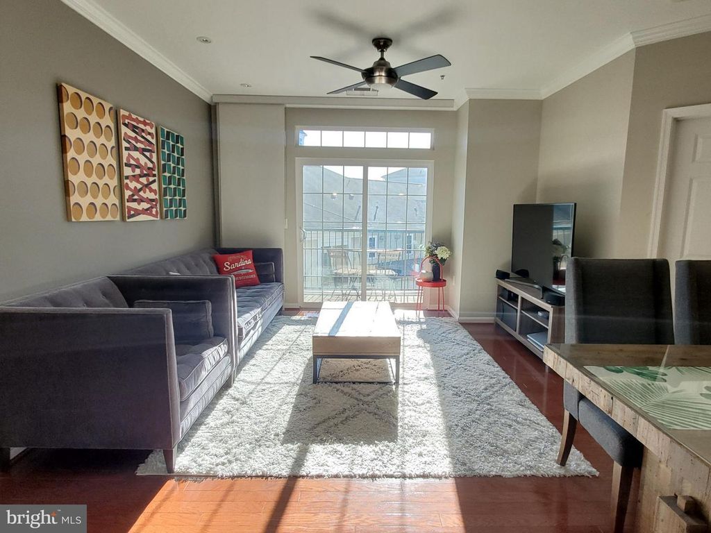 Photo of 2055 26th Street S #5-302, ARLINGTON, VA 22206 (MLS # VAAR2071718)