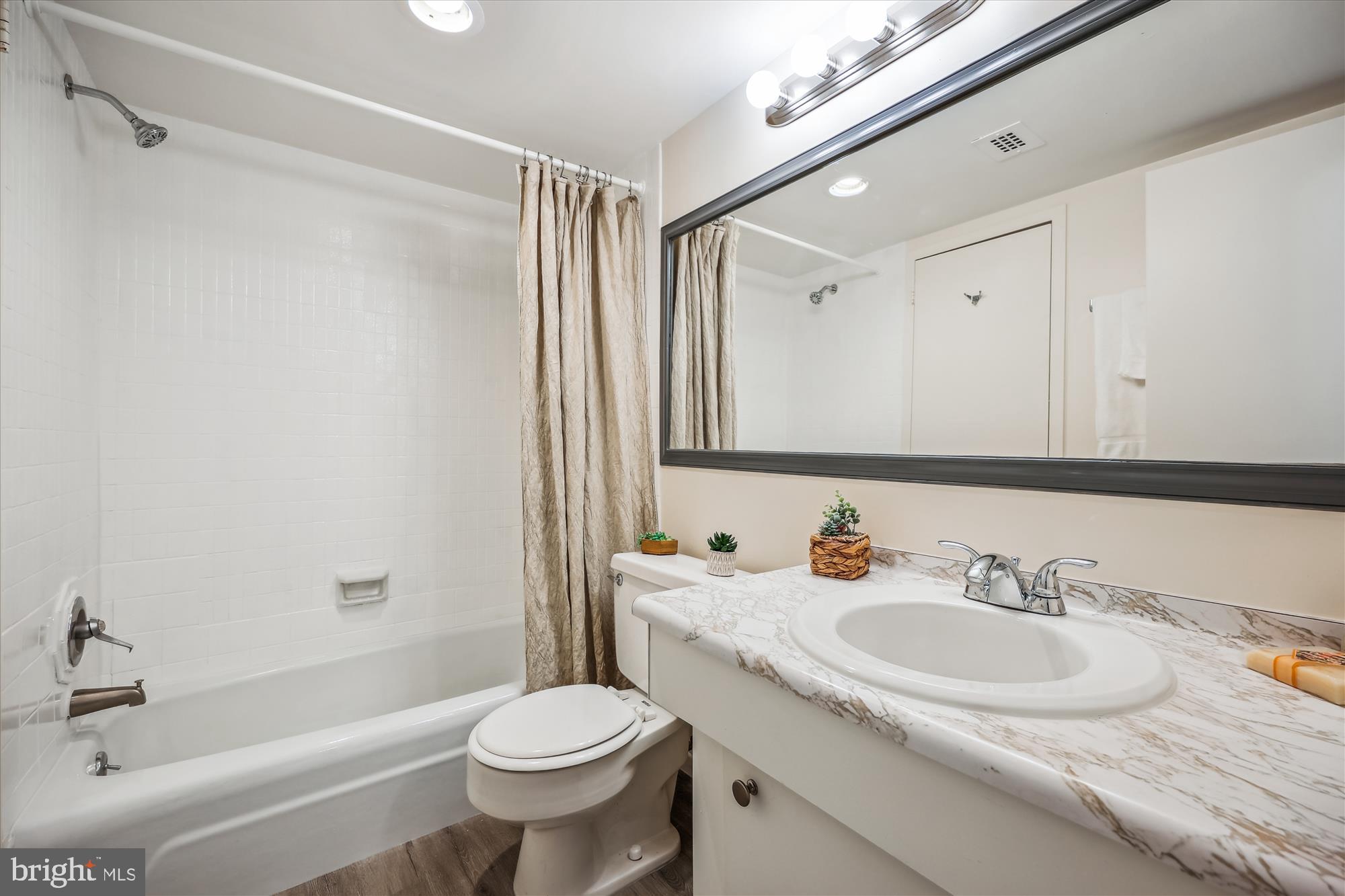 RIVIERA OF CHEVY CHASE CODM - Residential Lease