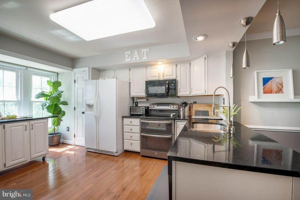 LIFESTYLE AT SULLY STATION - Residential