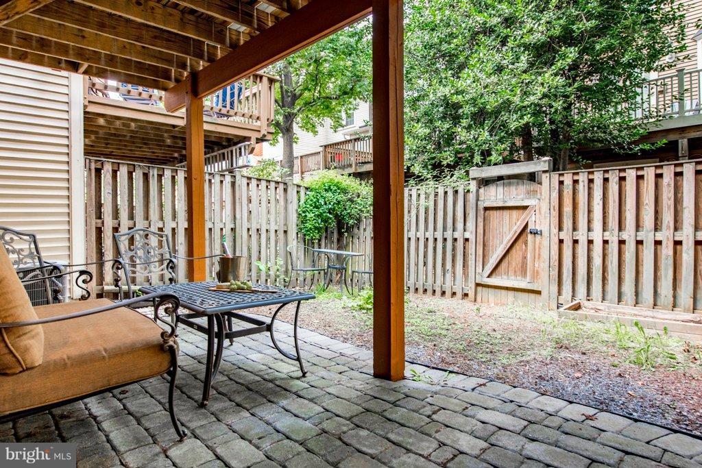 LIFESTYLE AT SULLY STATION - Residential