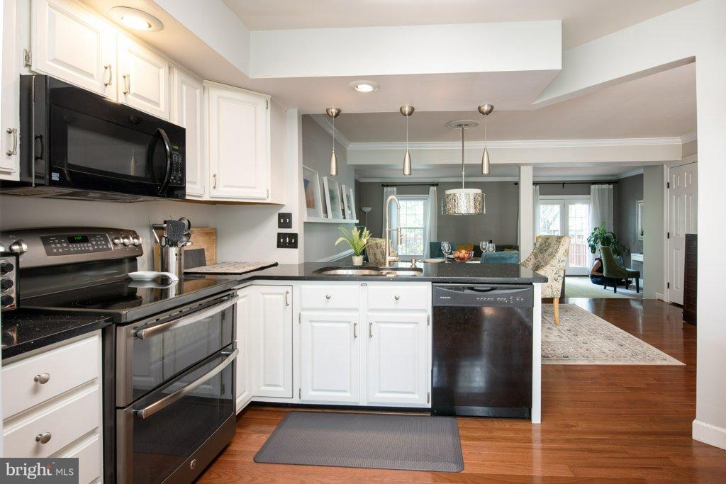 LIFESTYLE AT SULLY STATION - Residential