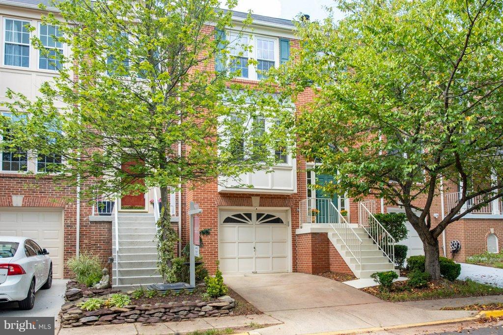 LIFESTYLE AT SULLY STATION - Residential