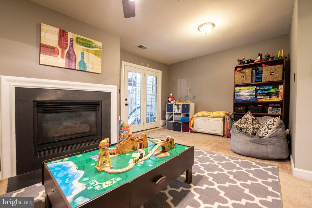 LIFESTYLE AT SULLY STATION - Residential