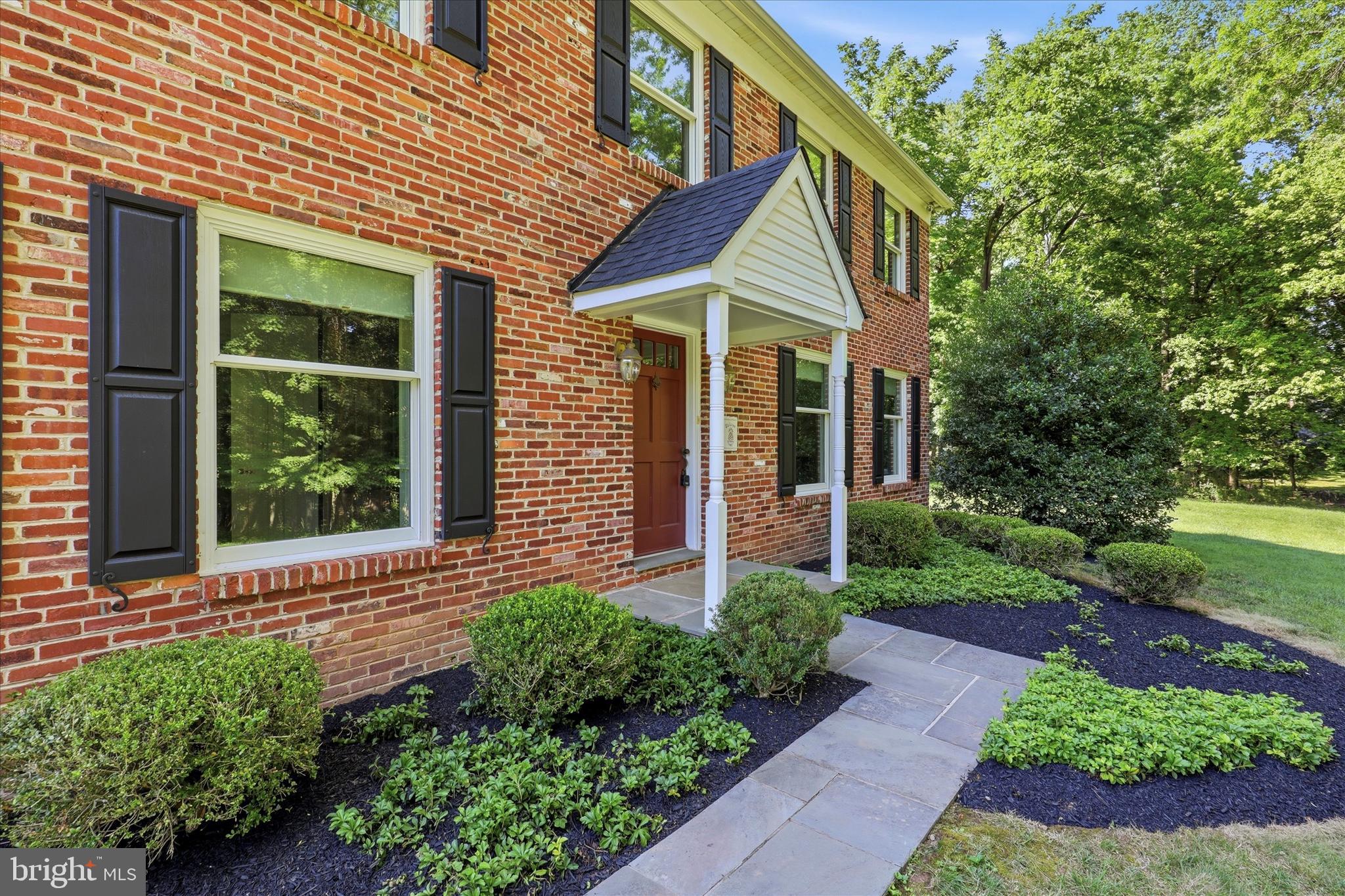 805 LEWIS LANE