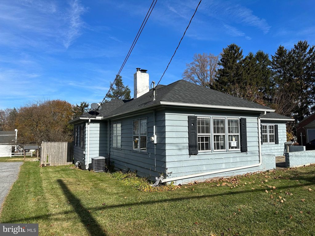 Photo of 2047 Old Philadelphia Pike, Lancaster, PA 17602 (MLS # PALA2044280)