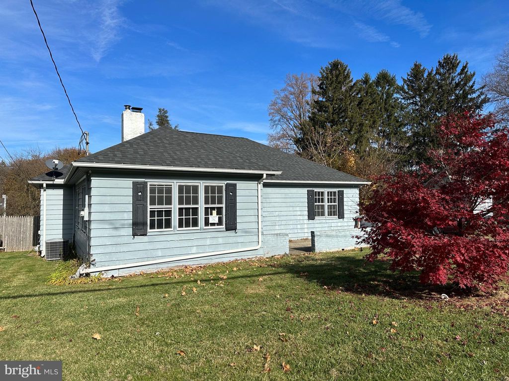 Photo of 2047 Old Philadelphia Pike, Lancaster, PA 17602 (MLS # PALA2044280)