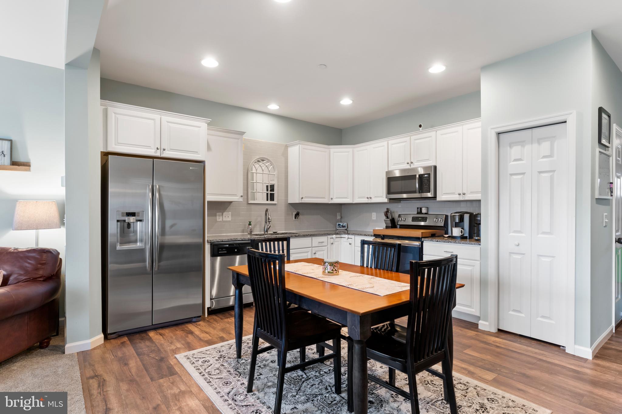 1758 FAIRBANK LANE