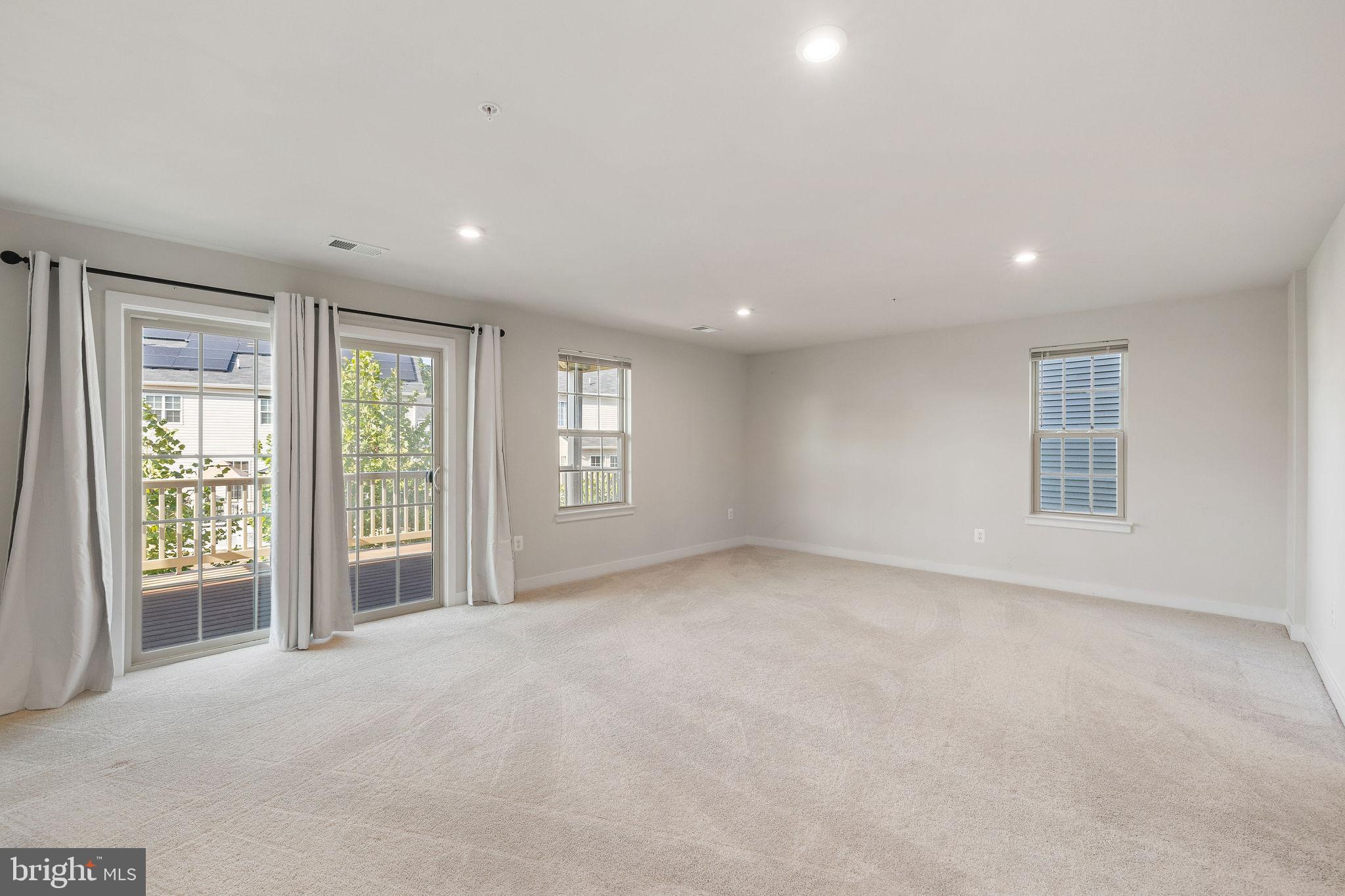 SIGNATURE CLUB - Residential Lease