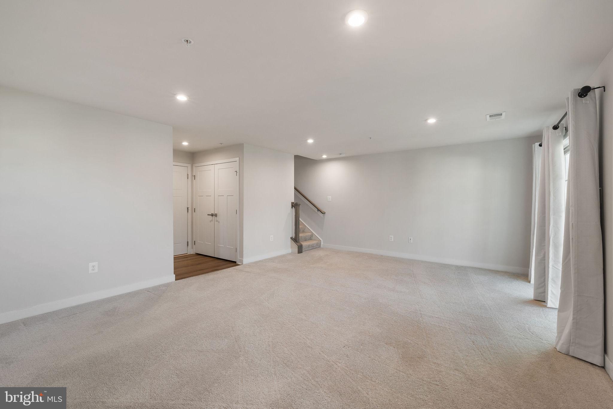 SIGNATURE CLUB - Residential Lease