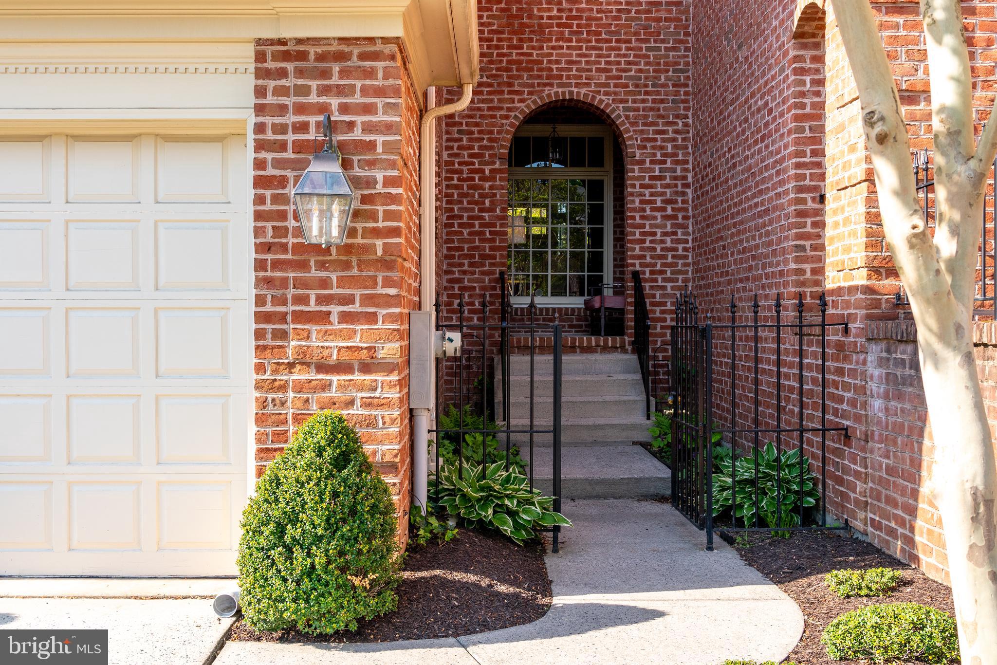 WELLINGTON WOODS - Residential Lease