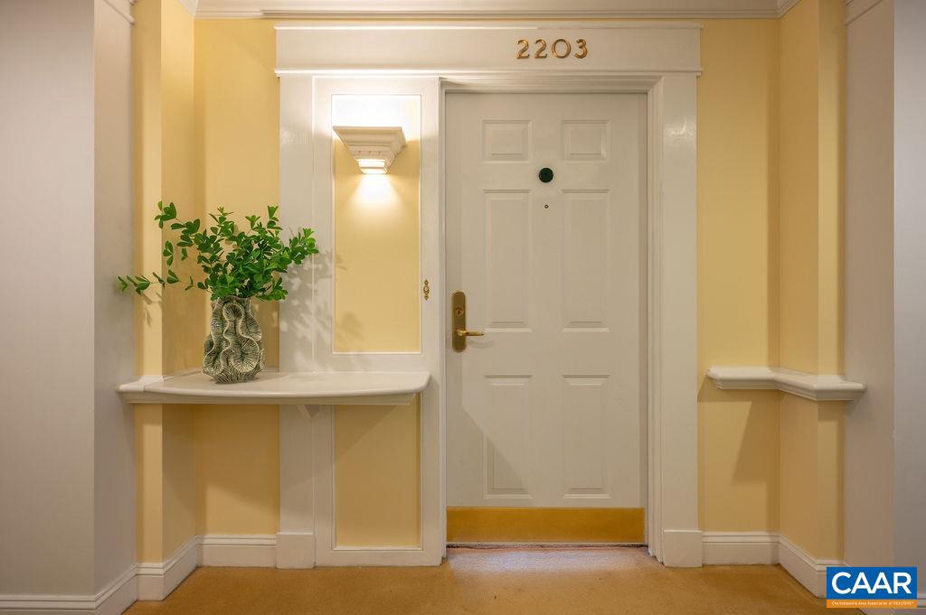 500 CRESTWOOD DR 2203