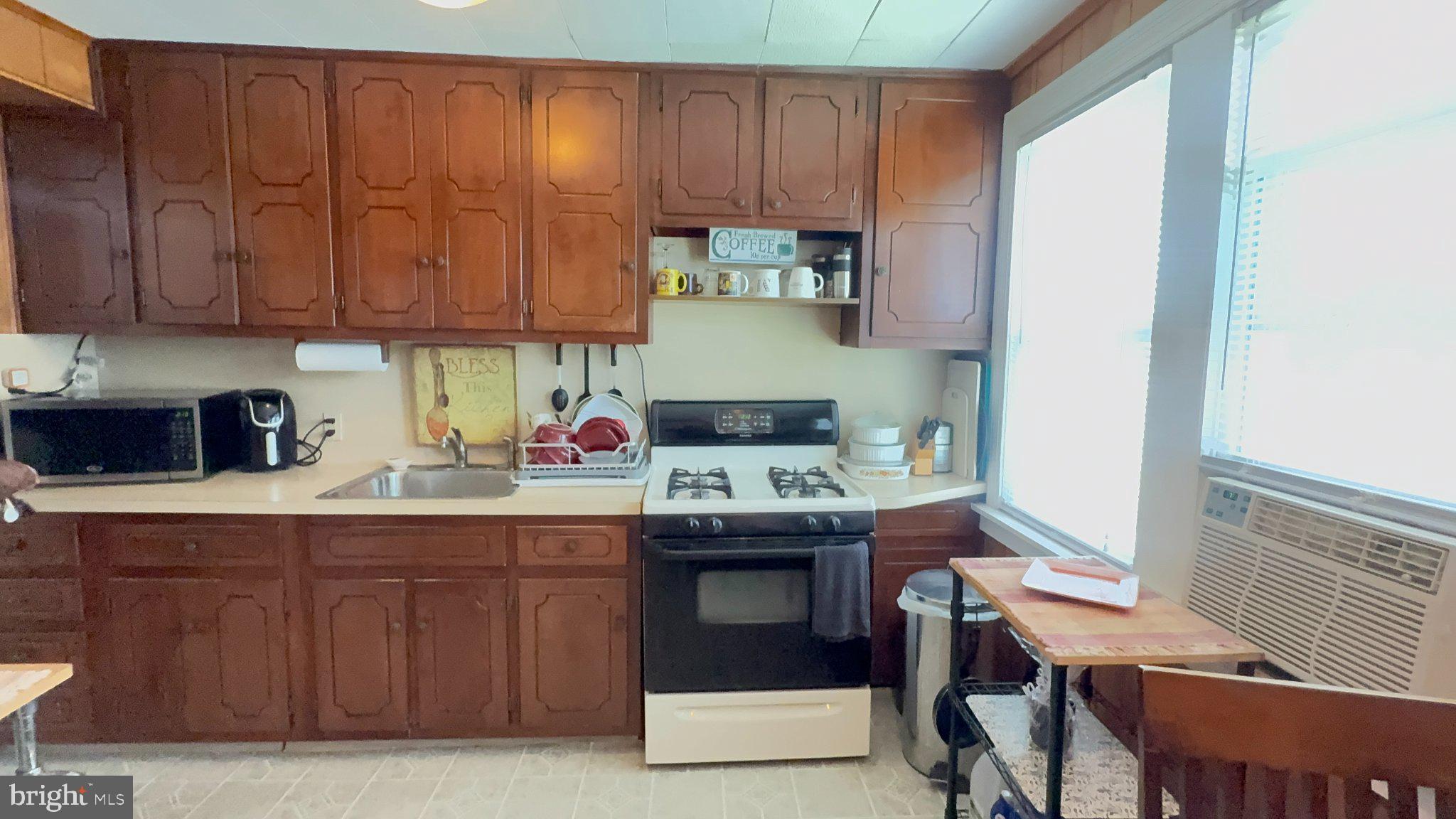 27 BARKER AVENUE - Photo 3