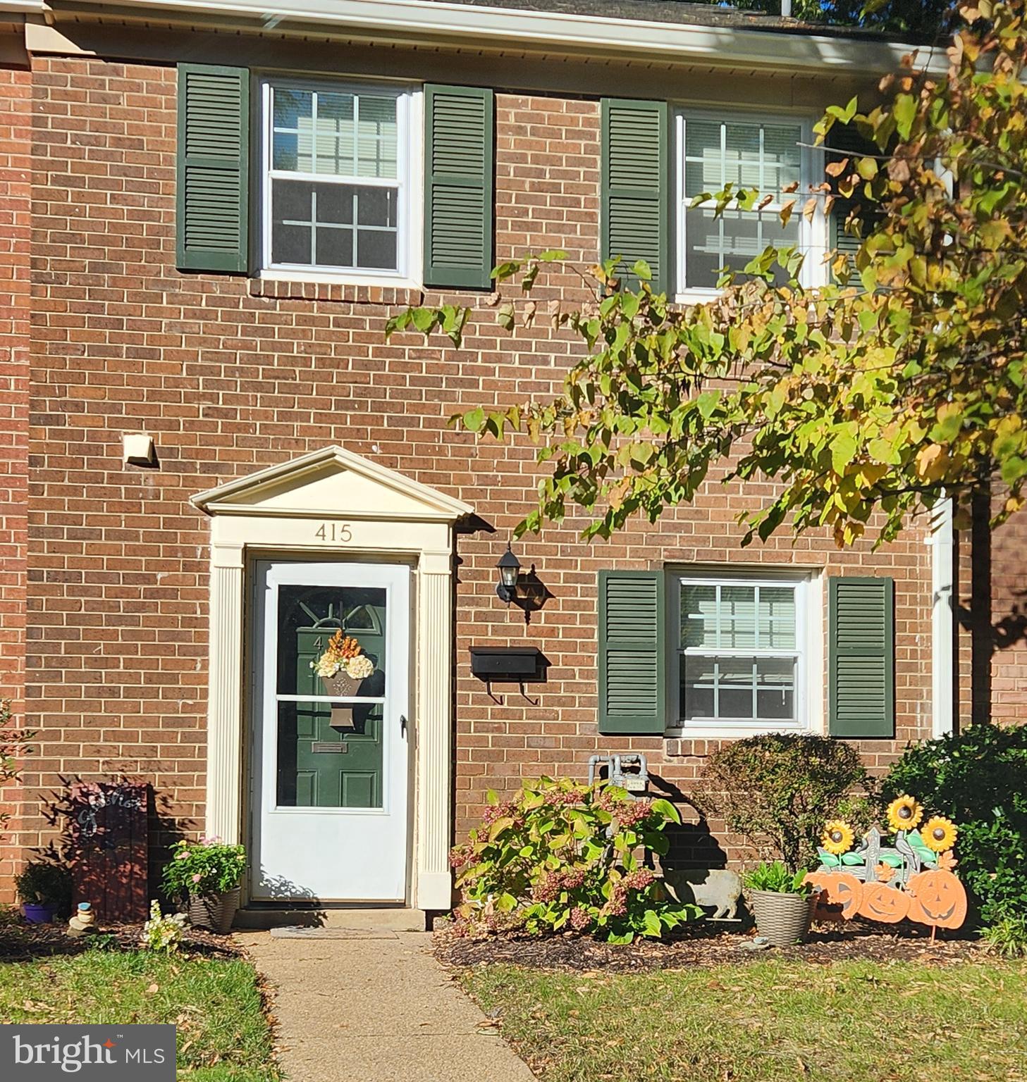 415 GREENBRIER COURT