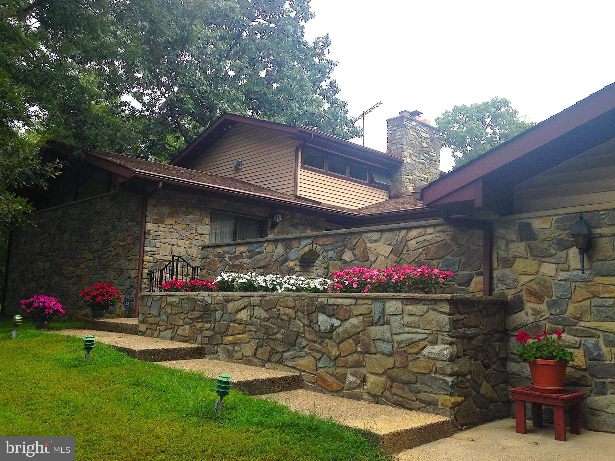 NEW ENGLAND ESTATES - Residential