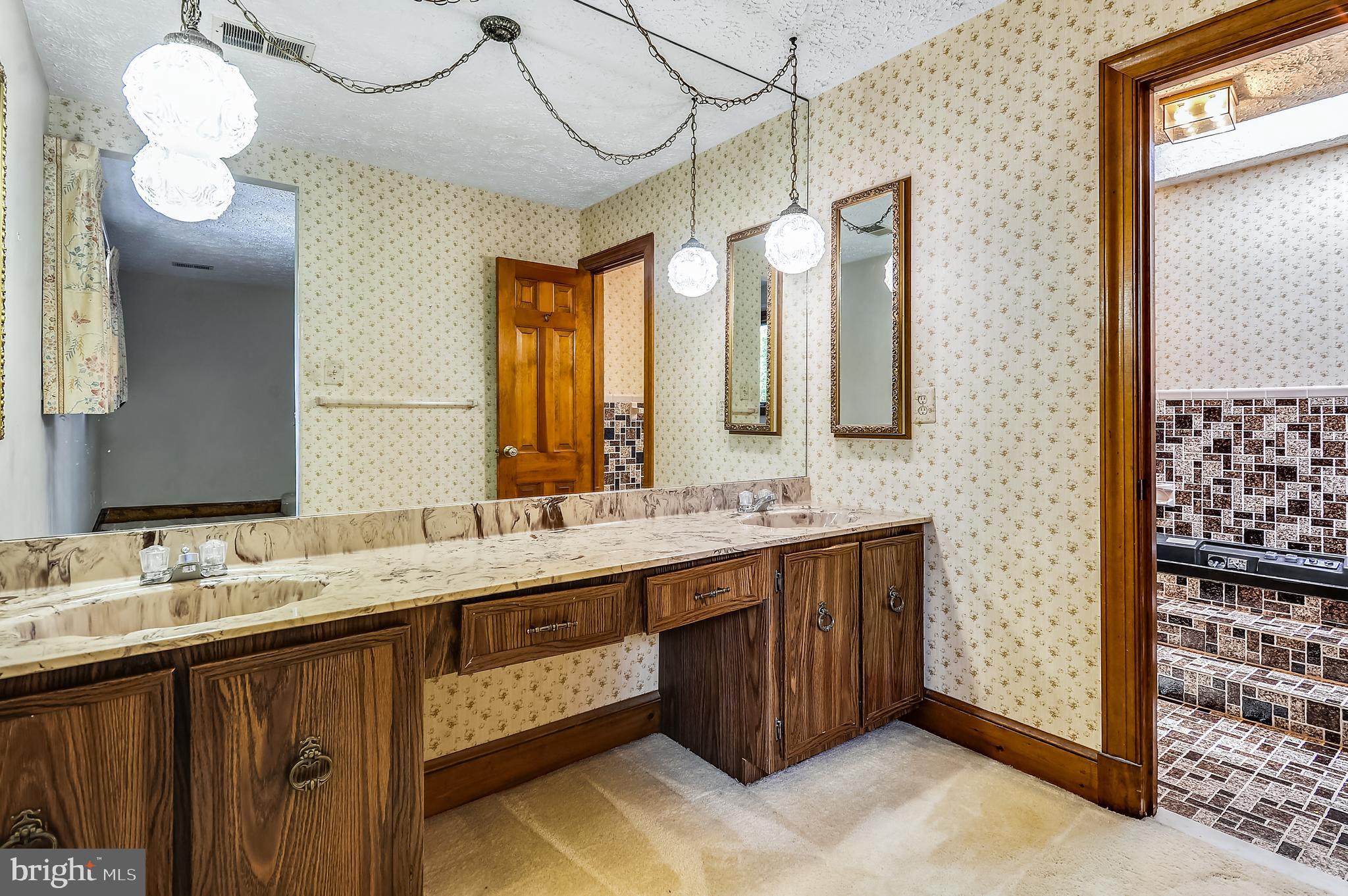 NEW ENGLAND ESTATES - Residential