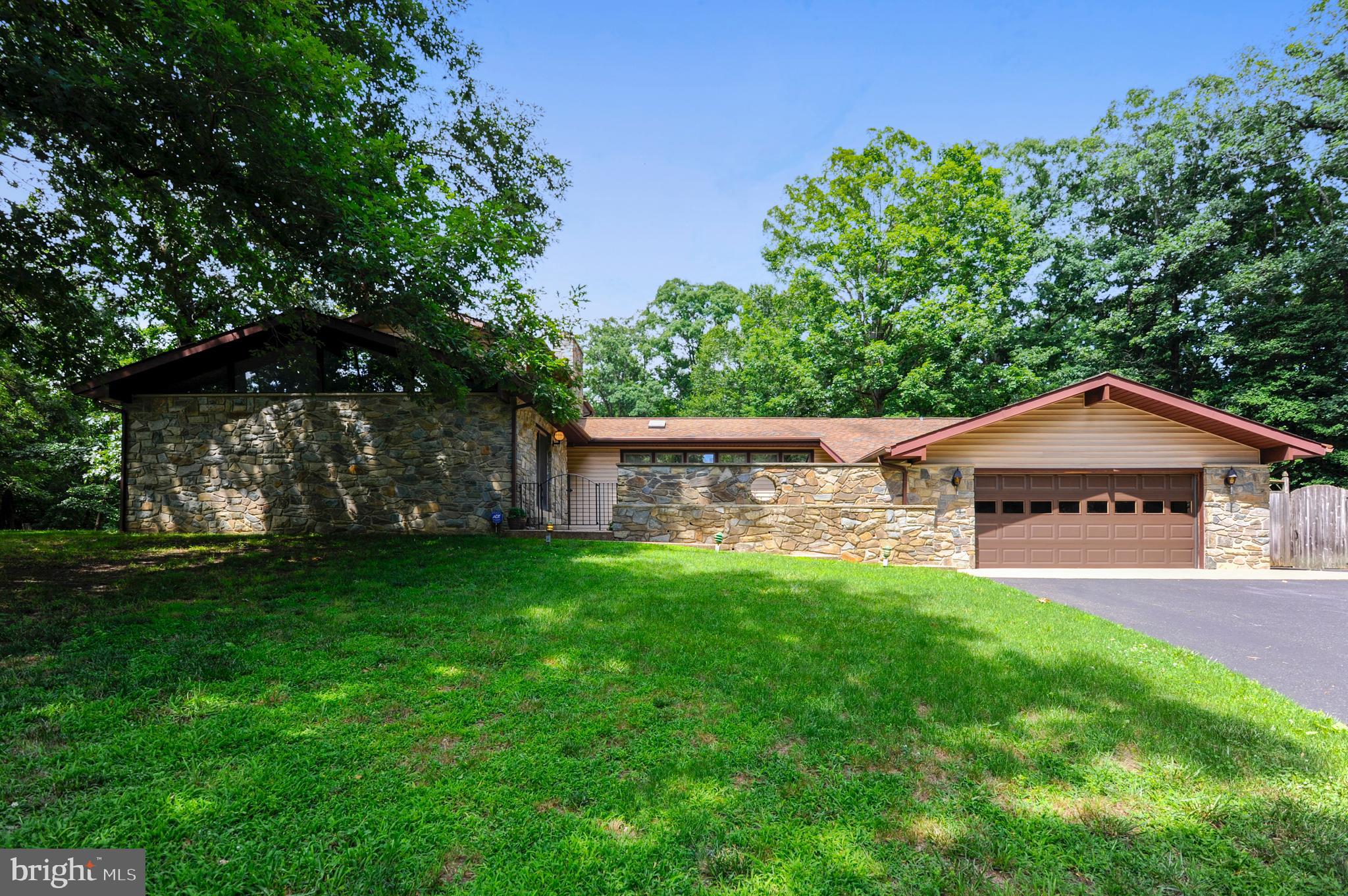 NEW ENGLAND ESTATES - Residential