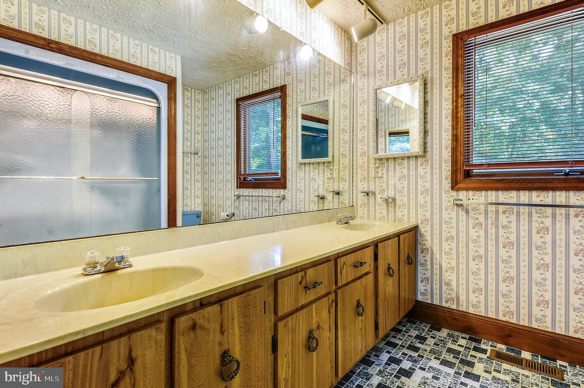 NEW ENGLAND ESTATES - Residential