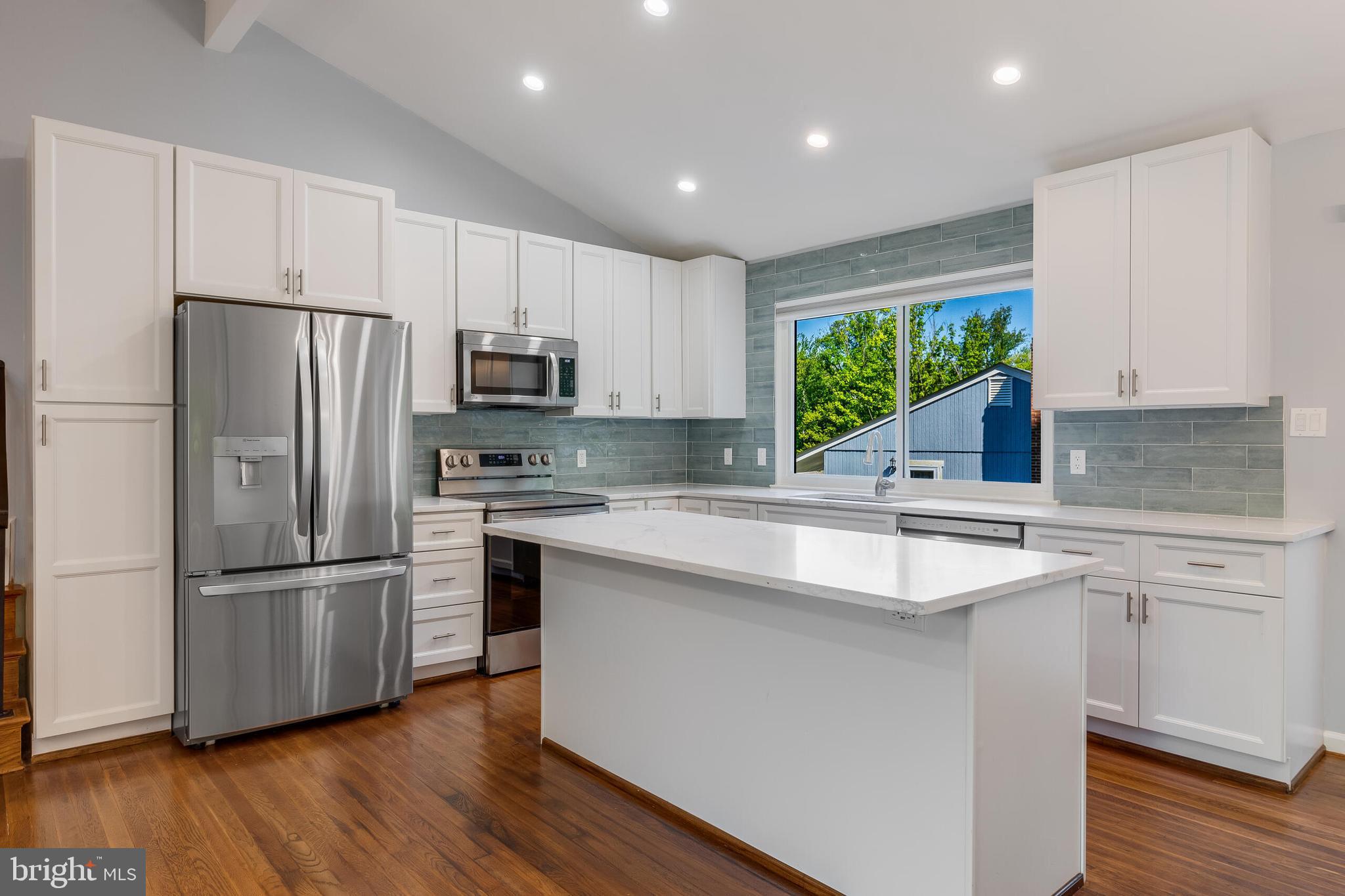WILTON OAKS - Residential