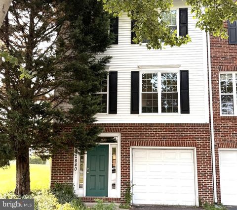Townhouse For Sale - 42840 Golf View Drive<br/> CHANTILLY, VA 20152