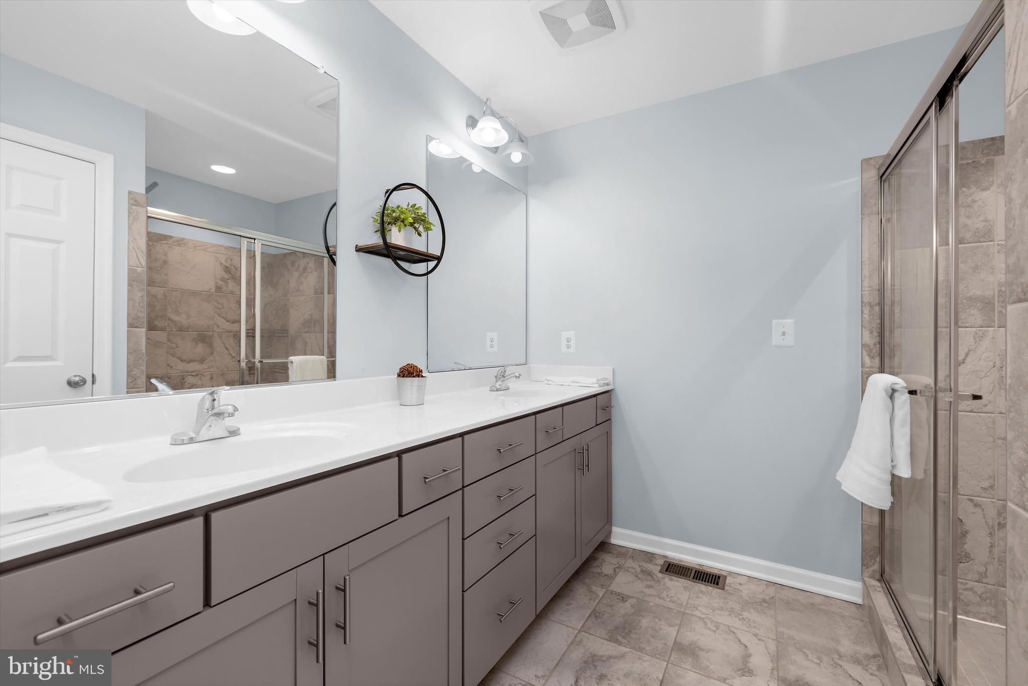 BRADFORD'S LANDING - Residential