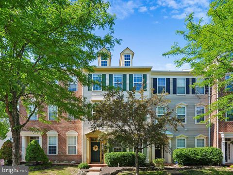 Townhouse For Sale - 42788 Cedar Hedge Street<br/> Loudoun County, CHANTILLY, VA 20152