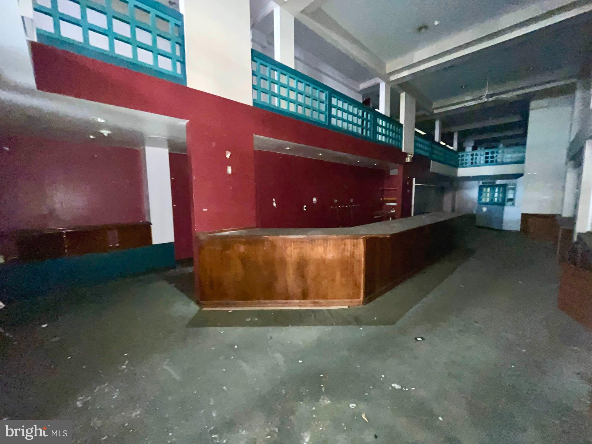 DOWNTOWN - Commercial Sale