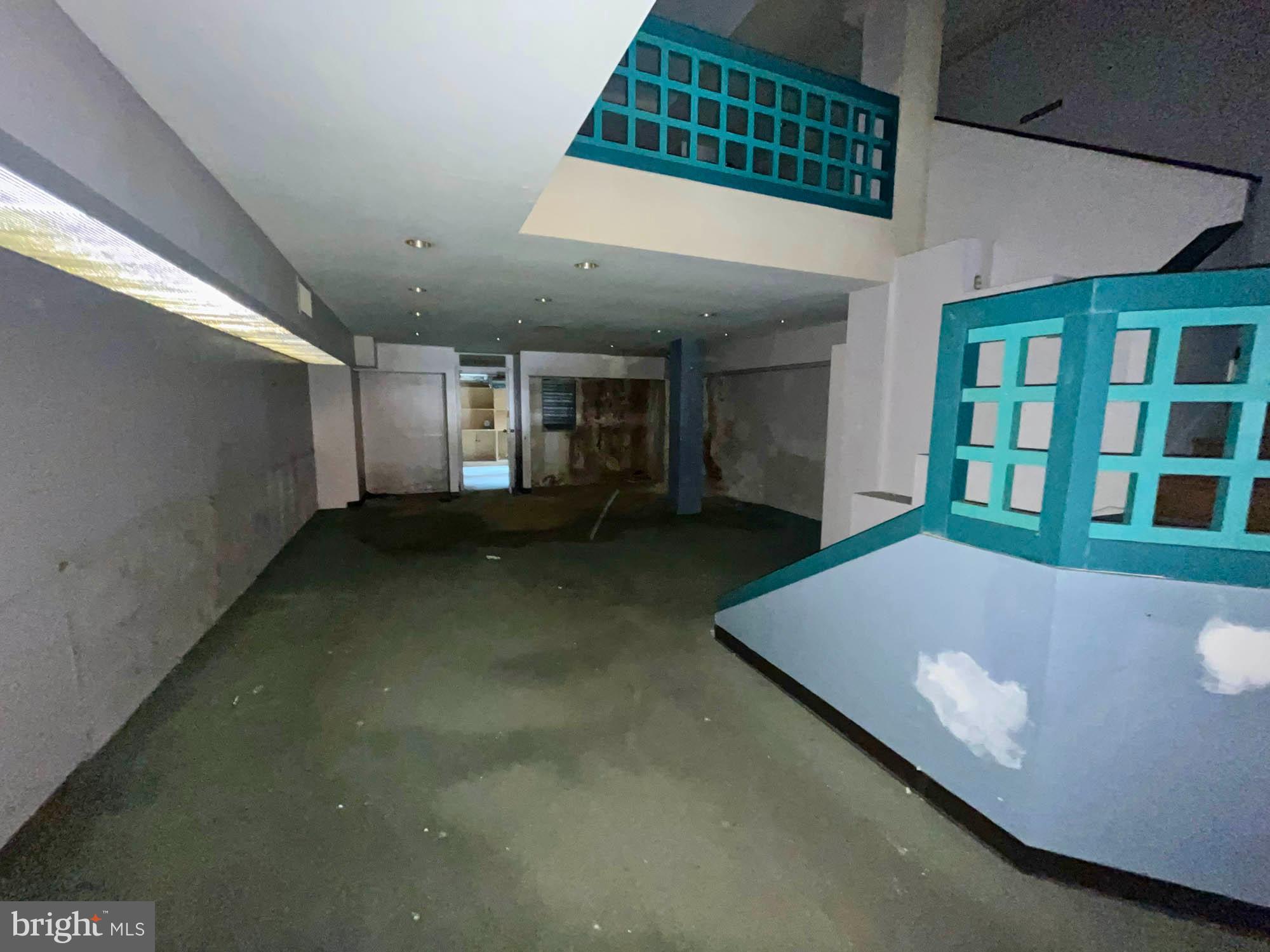 DOWNTOWN - Commercial Sale