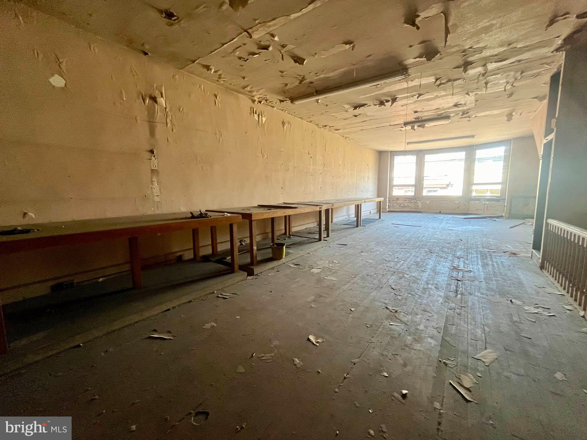 DOWNTOWN - Commercial Sale