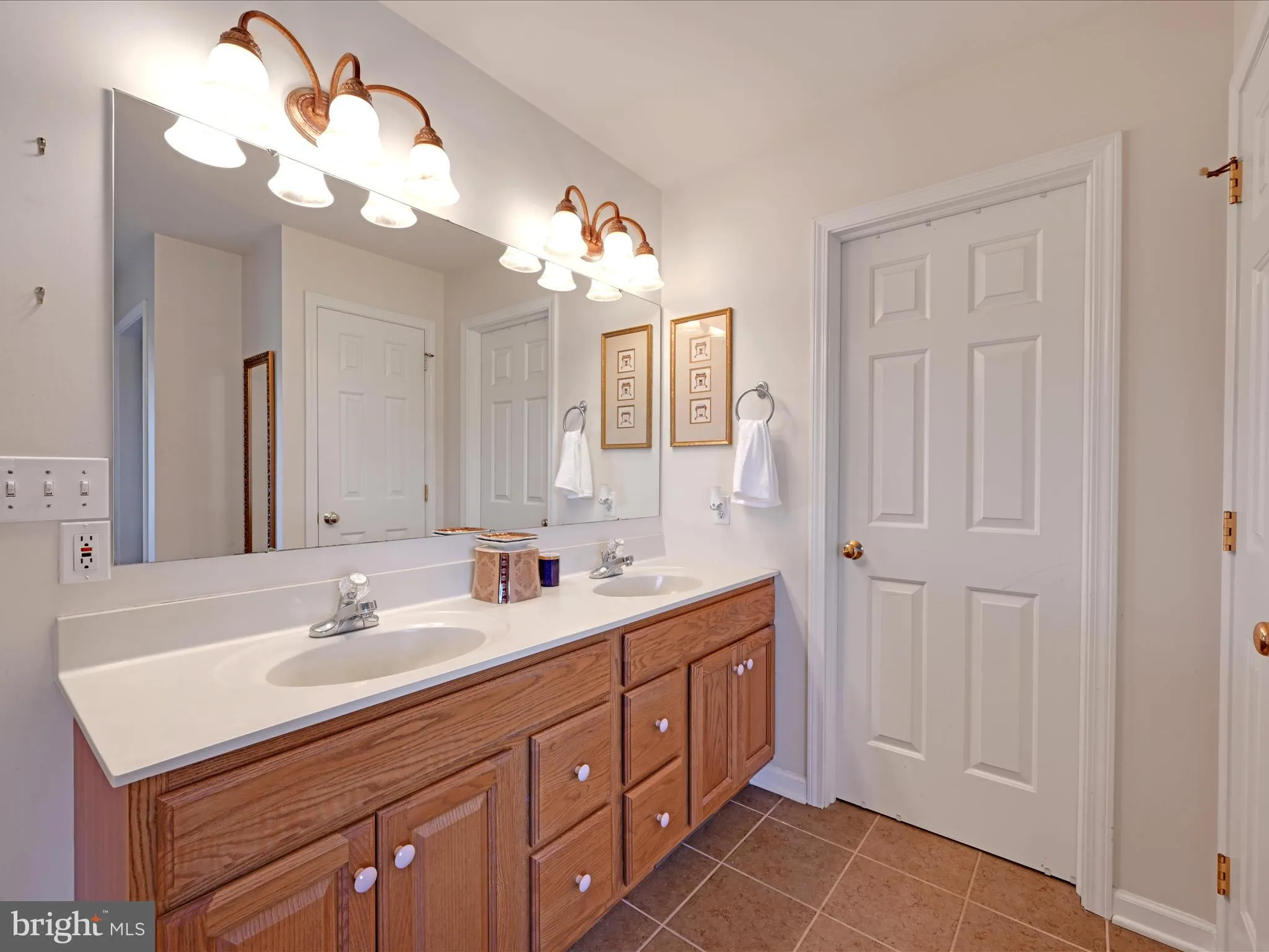 Elizabethtown, Pennsylvania 17022, United States, 5 Bedrooms Bedrooms, ,4 BathroomsBathrooms,Residential,Active,226310