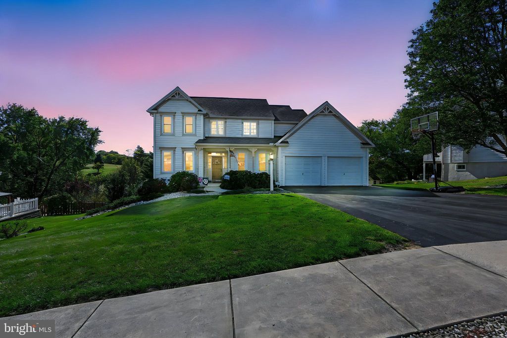Photo of 9 Bullrush Ldg, ELIZABETHTOWN, PA 17022 (MLS # PALA2077954)