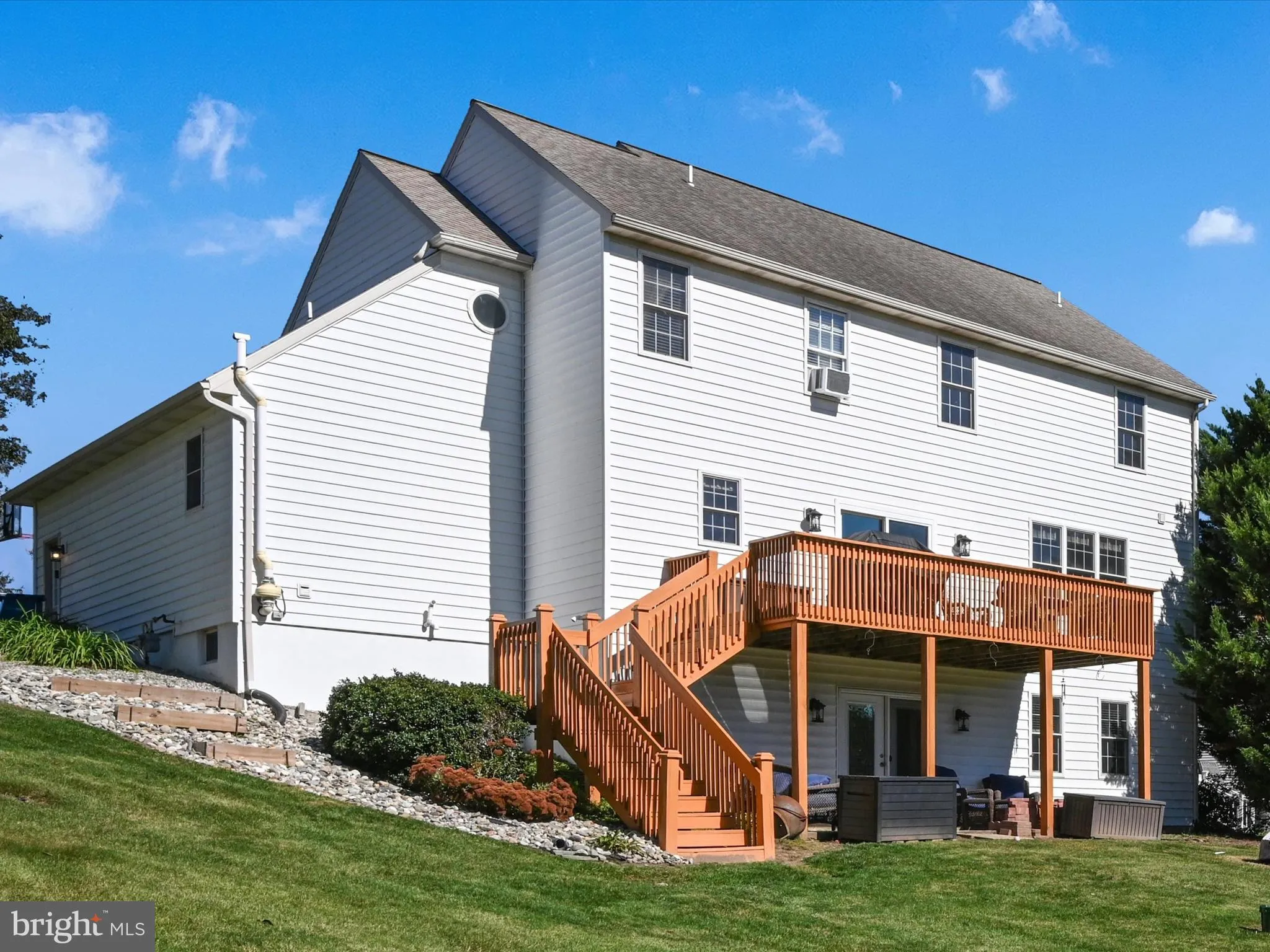 Elizabethtown, Pennsylvania 17022, United States, 5 Bedrooms Bedrooms, ,4 BathroomsBathrooms,Residential,Active,226310