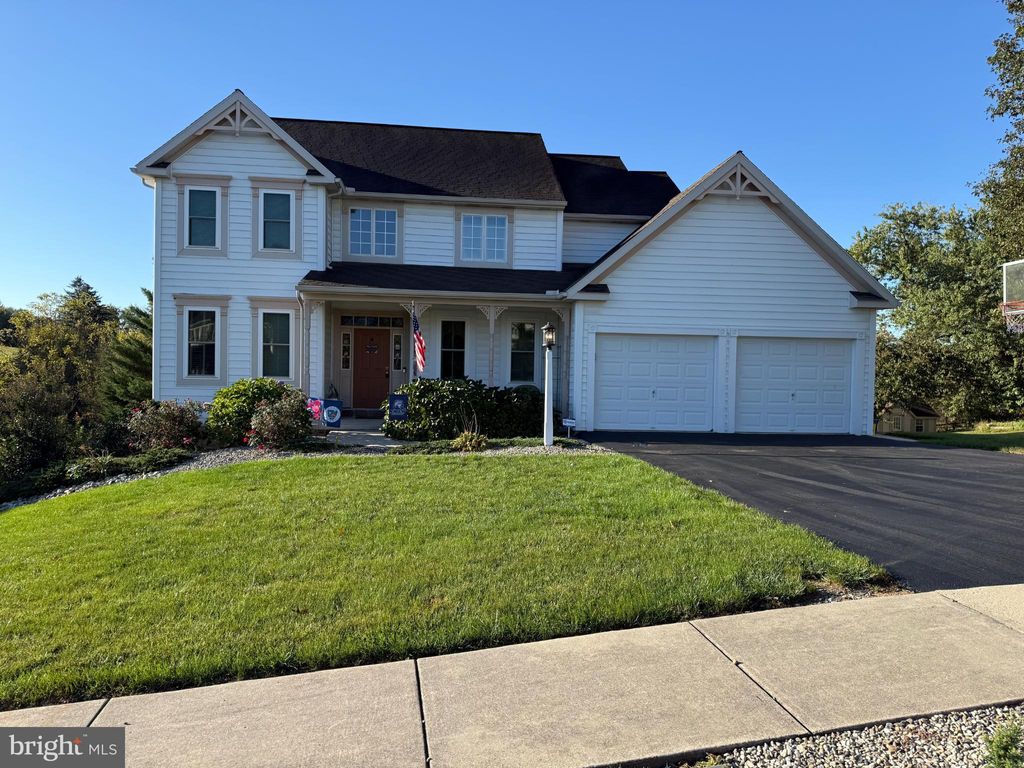 Photo of 9 Bullrush Ldg, ELIZABETHTOWN, PA 17022 (MLS # PALA2077954)