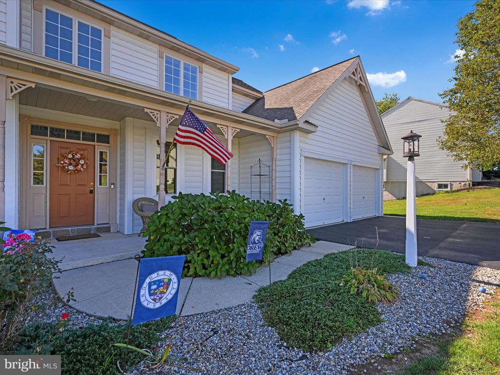Photo of 9 Bullrush Ldg, ELIZABETHTOWN, PA 17022 (MLS # PALA2077954)