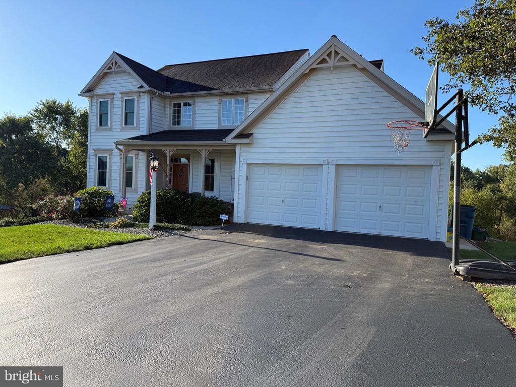 Photo of 9 Bullrush Ldg, ELIZABETHTOWN, PA 17022 (MLS # PALA2077954)